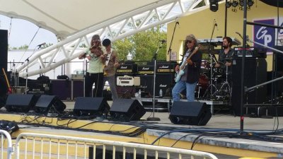 Fiddle Rock performing at Coral Head Musicfest 2018